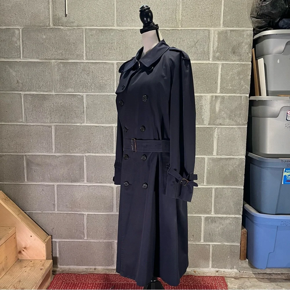 Burberry trench coat. - Picture 5 of 14